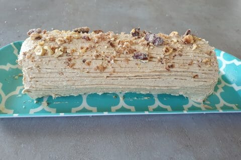 Cliquez pour zoomer ! Bûche pralinée aux éclats de noisettes caramélisés Thermomix par Titi131