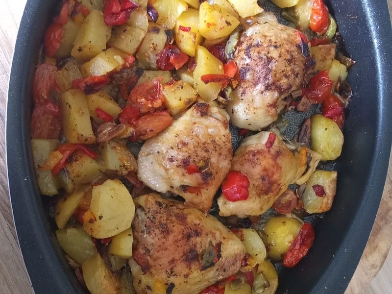 Cliquez pour zoomer ! Poulet aux pommes de terre, poivron et tomates Thermomix par jessyka_4
