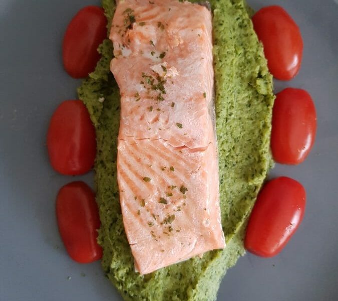 Cliquez pour zoomer ! Saumon sur purée de brocolis Thermomix par Laura1213
