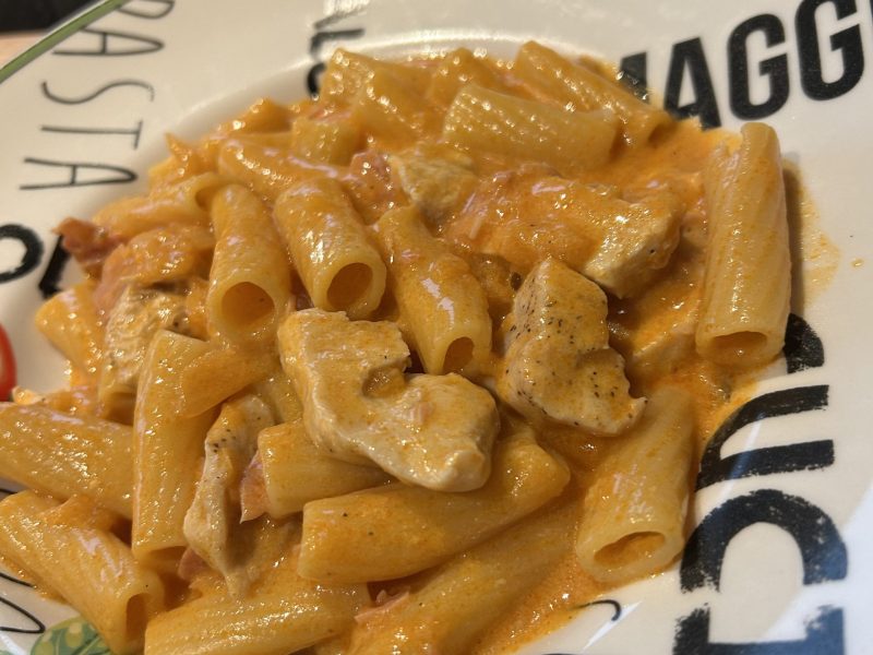 Cliquez pour zoomer ! Pennes au poulet, tomates et champignons Thermomix par lucie_02