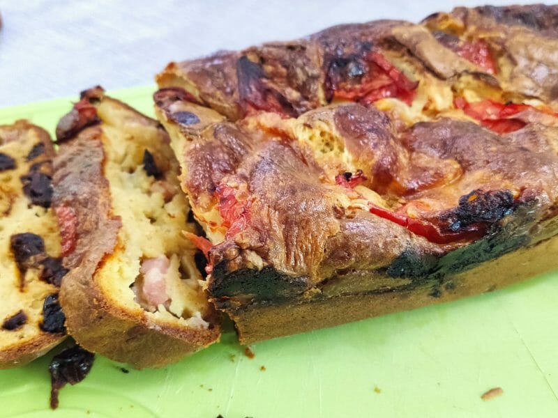 Cliquez pour zoomer ! Cake tomates mozzarella et lardons Thermomix par wolfmac